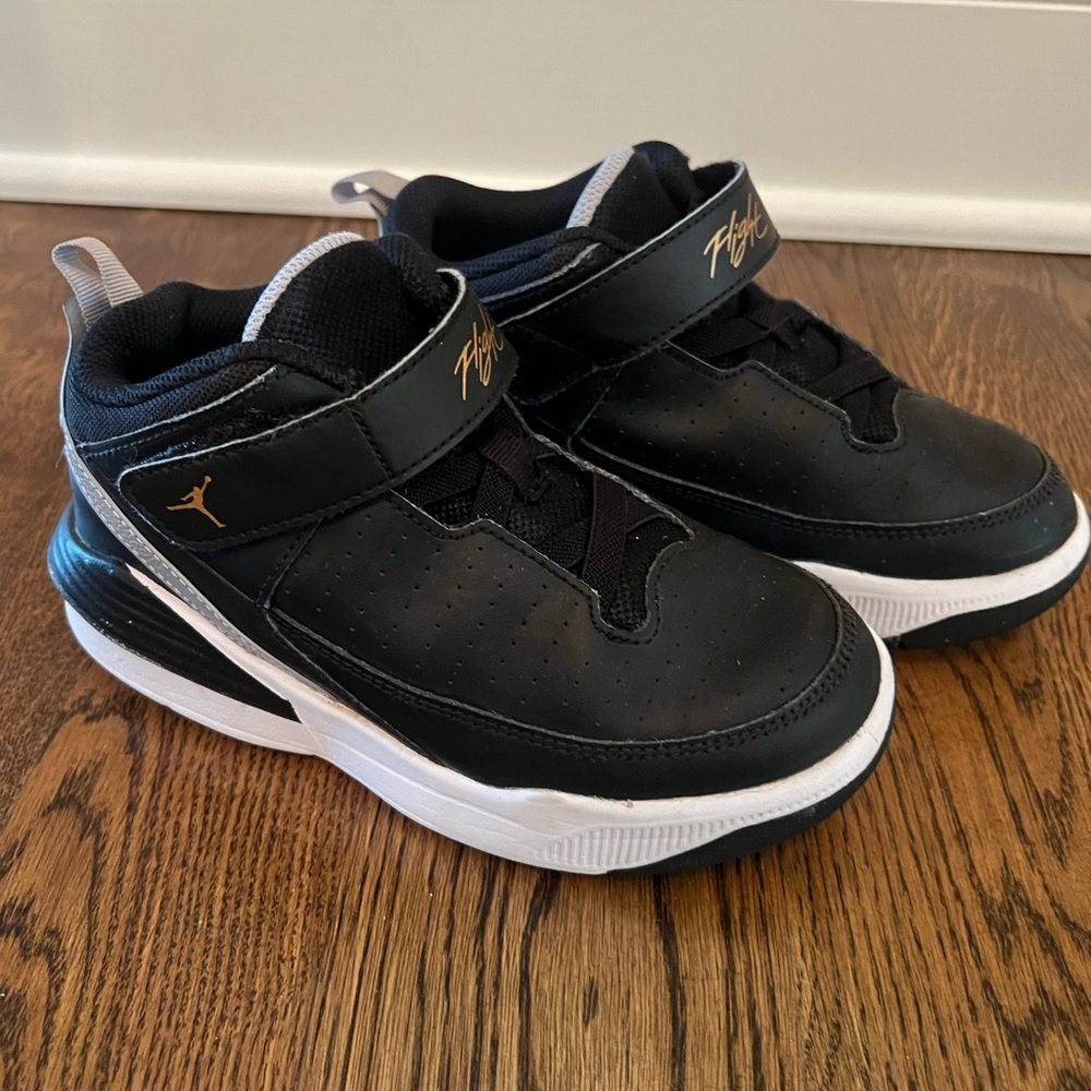 Jordan Max Aura 5 Little Kid Black and Gold Size 13C